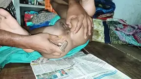 Puja bhabhi ganw ki nai ko bulakar apni jhat bana Rahi hai nai bhabhi ka boor me ungali dal kar maza liya