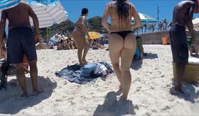 perfect white girl teen round ass underwater