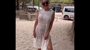 5&egrave_me journ&eacute_e &agrave_ Ibiza Nue sous ma robe transparente