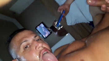 comendo e socando forte e fundo o cu do viado no tesao