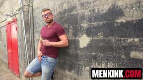 Buff Max Cameron punishes litterbug Jay Austin with alleyway bondage