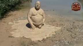 Mudbath in creamy, light mud - like vanilla pudding
