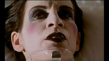 Amanda Plummer breasts