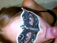 Libertine suce et se prend une faciale !