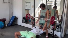 Pega&ccedil_&atilde_o na academia.