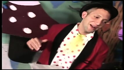 cantando bajo la lluvia de semen