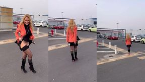 puis nouvelle exhib sur le parking en laissant mon cocu