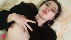 cutie takes a dick in her mouth and spreads her legs in order to feel the hot cock inside herself
