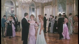 Christoph Clark, Attila Schuster y Richard Langin follan los culos de las lesbianas tetonas Simona Valli y Rossana Doll en un trío salvaje