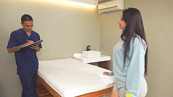 Kinky masseur fucks his client Karoll Daniels hard until he cums on her tits