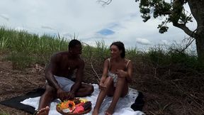 piquinique com a amiga que gosta da naturalidade
