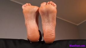 Wrinkled Big Soles - Tall Woman - HD MP4