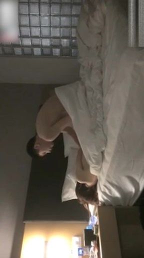 强上醉酒長相甜美小姐姐，聊聊天調調情喝醉再開操，抬腿抽插抱着猛操呻吟