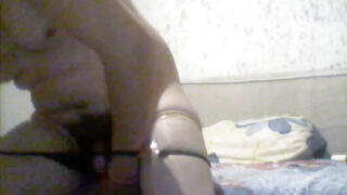 Những cô nàng đồng tính trưởng thành mũm mĩm trong tất chân thèm khát những màn quan hệ tình dục qua đường hậu môn thô bạo.