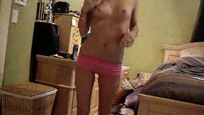 Appetizing webcam teen with nice curves brags off her juicy butt