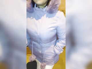 LARGE-BOOTY OLDER WITH RED THREAD ON THE STREET