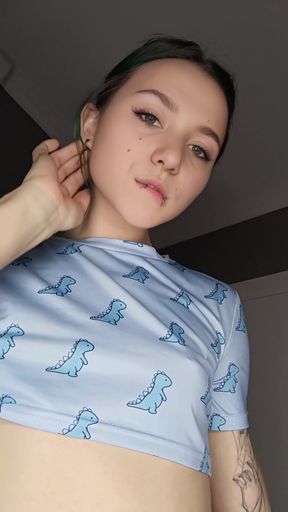 OnlyFans teen shows off her tits