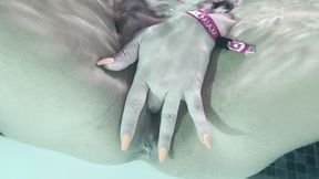 underwater pussy play pov – latina milf soaked & slippery