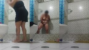 la vecina en la ducha