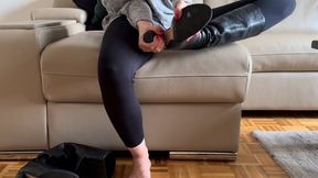 HER FOOT GOT STUCK IN LEATHER BOOTS - MOV Mobile Version