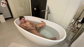 Lexi plays with herself in the bathtub