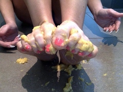 Amateur Foot Fetish Girlfriend Sucks and gives a Footjob