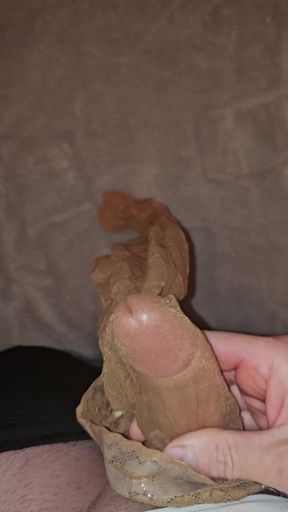 Cecile wears stockings