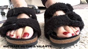 Toe fetish - toes wiggling black fur slippers part 11