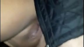 Casada Fazendo Gangbang em estacionamento de praia na Barra da Tijuca, Fode com v&aacute_rios, Goza gostoso enquanto marido filma. Casal Sapeca RJ