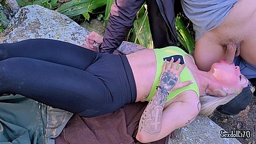 Safada Garganta profunda Boquete em Publico para um estranho!