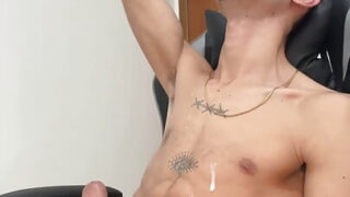 Masturbaatio, masturbointi, etsintä – soolotyttöelokuva amatööri-nuorista homoista, iso kulli saa anaaliseksiä