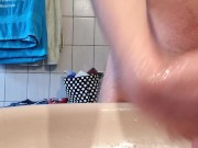 Zähne putzen und Penis waschen