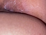 Dedo en el culo y ella se mueve sola.