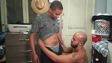 O entregador de leite e pau.milk delivery and dick.