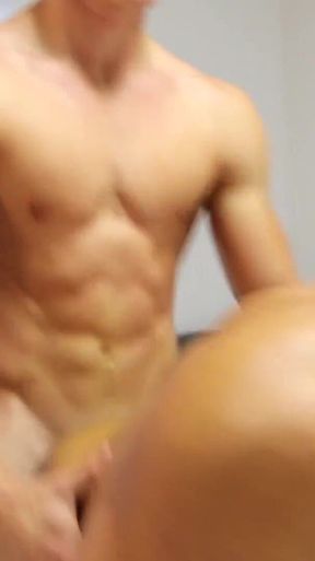 Muscle Teen Kyle Dean Fucks Bodybuilder Sean Costin