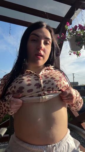 Big-titted onlyfan shows off her tits
