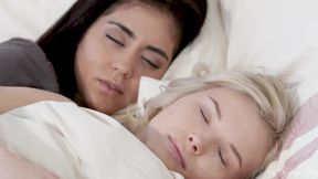 Aysha & Zazie S: Foot Fetish