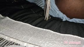 dr pussy2 - ebony perde a virgindade anal e usa plug no cu apertado enquanto o corno esta no bar bebendo