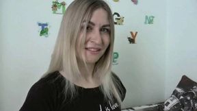 Sneezes onto a mirror WMV FULL HD 1080p