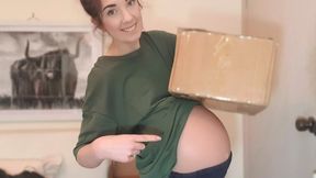 "I've got a package!" Asma opens her prosthetic baby belly parcel MP4