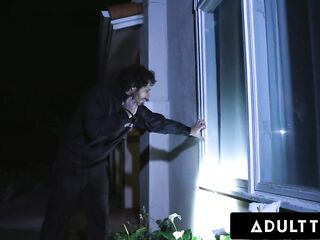 ADULT TIME - Aussie Housewife Charlie Forde BUKKAKE TEAM-FUCKED By Home Security Team! 5 ON 1 SCREW!