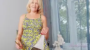 Painting With 55yo Big-bottom Milf Diana With Aunt Judys