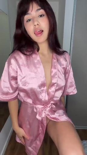 Amateur teen shows off her tits
