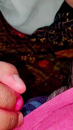 Bhabhi ki garden me chudai ki   Clip 1