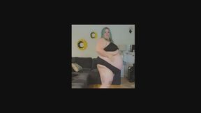 Old swimsuit try on with ass jiggling
