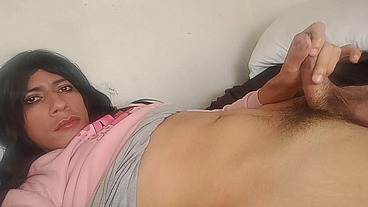 Acostada en esta pocision lista dando leche