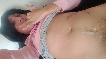 Acostada en esta pocision lista dando leche