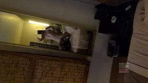 trio con mi mejor amigo y su novia, nos la turnamos entre los dos hasta que se me rompe el condon, me puse otro y seguimos