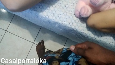 gozei no rosto dela enquanto ela d. e depois saindo de mansinho