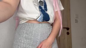 I have a cameltoe pussy in my leggings and I masturbate